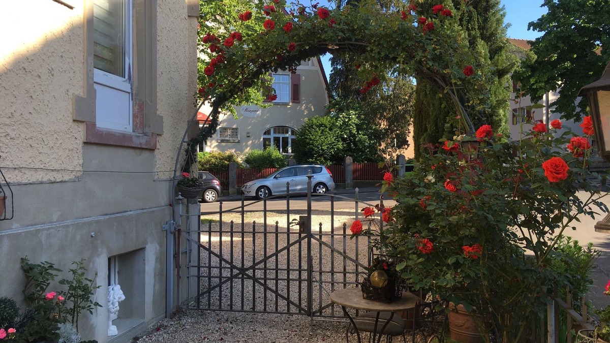 Kreuzlingen Apartment | Holiday Apartment "Seerose" close to Lake Constance with Wi-Fi, Balcony & Garden