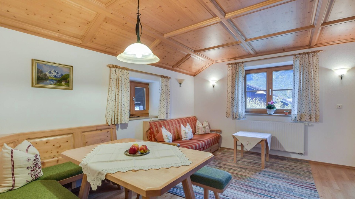 Wackersberg Apartment | Holiday Apartment "Sommerwind" with Mountain View, Garden & Balcony