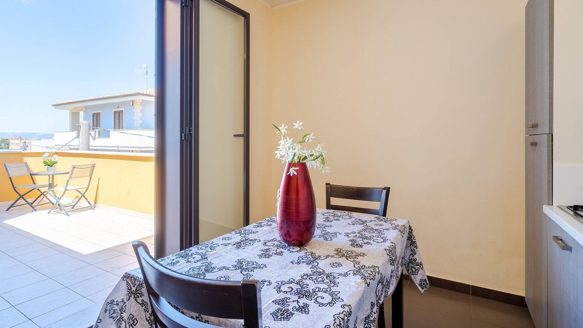 Cassibile Apartment | Holiday Apartment "San Martino Sofia" with Private Terrace, Balcony & Wi-Fi