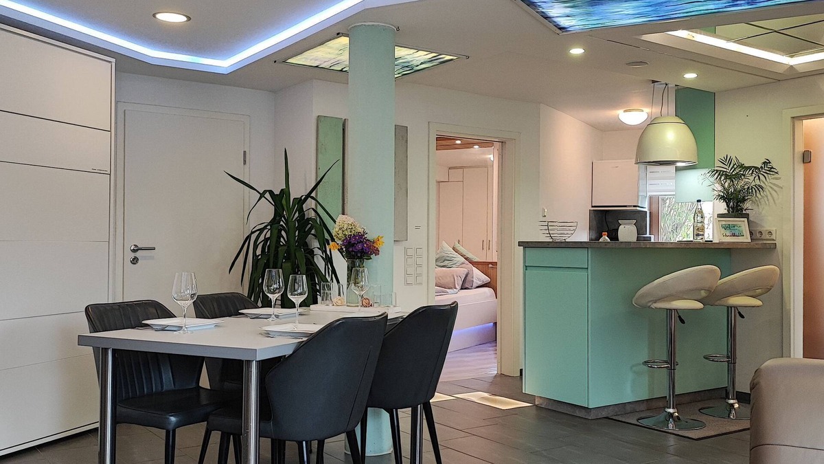 Calw Apartment | Holiday Apartment 'Schmuckkästchen' with Private Terrace, Shared Garden and Wi-Fi