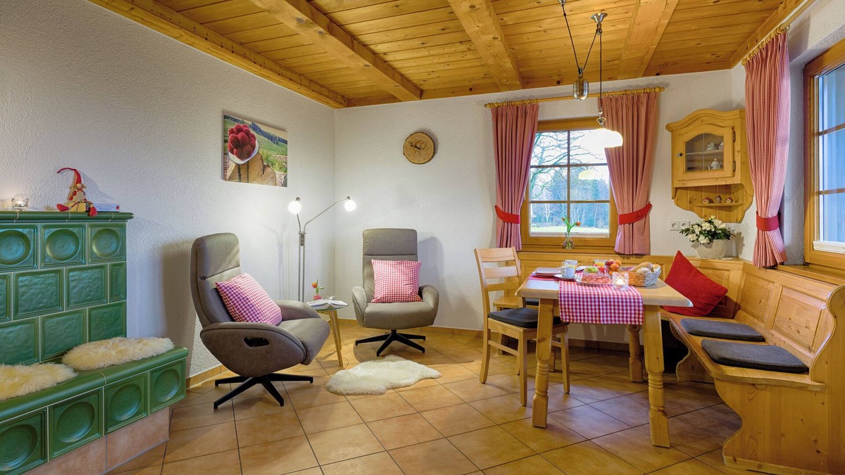 Breitnau Apartment | Holiday Apartment "Schwarzwaldhut" with Mountain View, Private Terrace and Wi-Fi