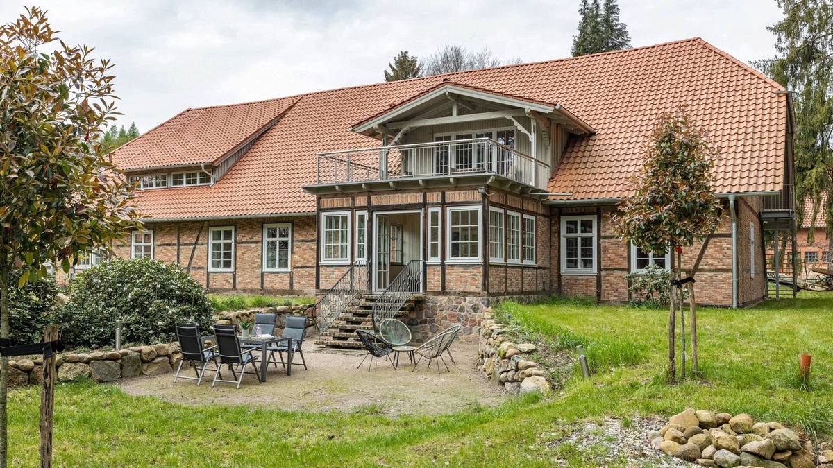 Dedelstorf Apartment | Holiday Apartment 'Suite with Winter Garden' with Mountain View, Directly at the Swimming Lake and Wi-Fi