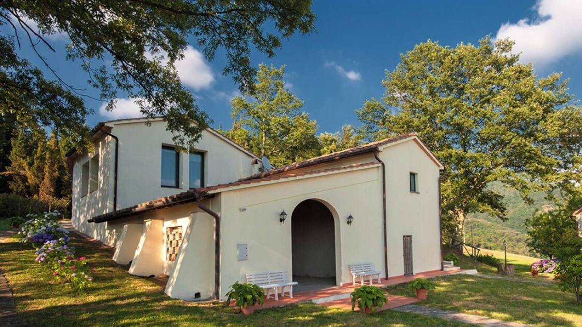Montemurlo Apartment | Holiday Apartment Tuscany, Ancient Farm, Nature, Swimming Pool, 4 Guests