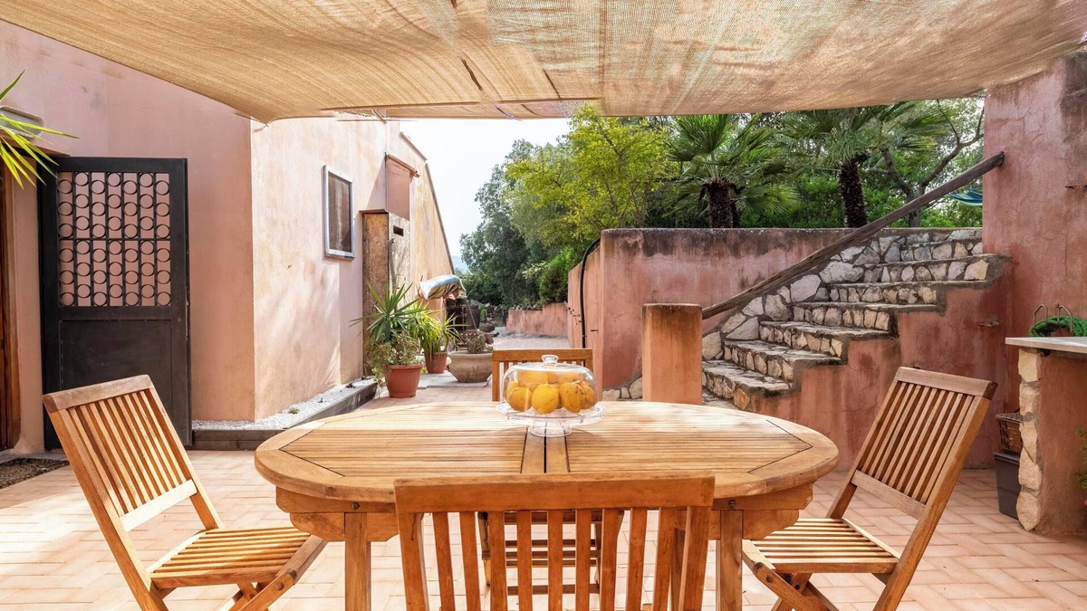 Torre di Bari Apartment | Holiday Apartment Ulivi in Villa Belvedere close to the Beach