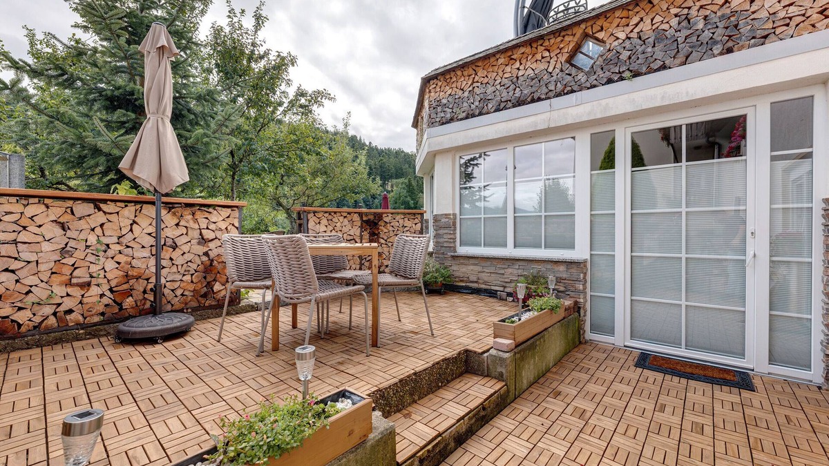 Kirchzarten Apartment | Holiday Apartment 'Vergissmeinnicht' with Mountain View, Shared Garden and Wi-Fi