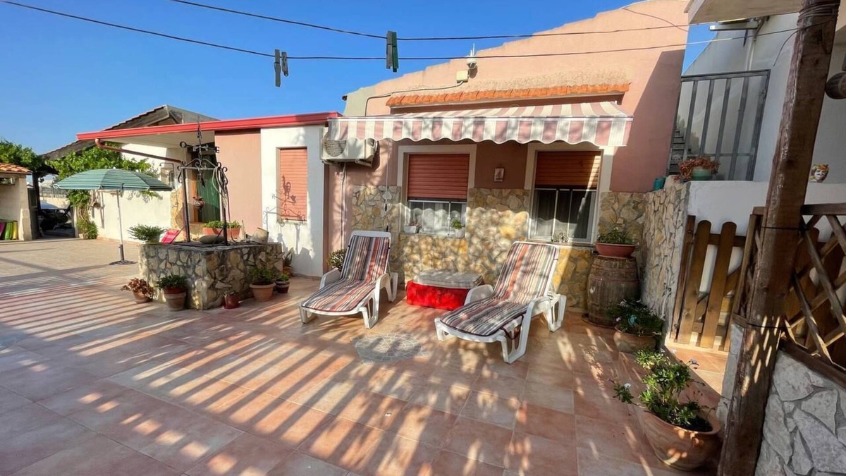 Granelli Villa | (Holiday Apartment) Villa Tanasi just 50 meters from the sea!