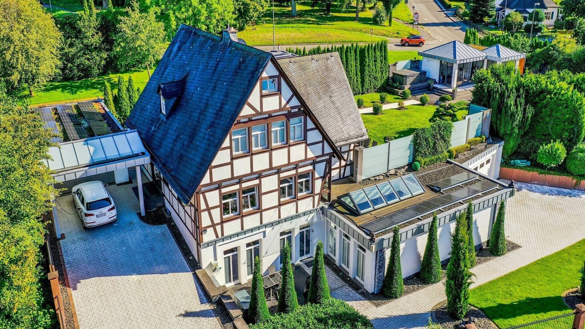 Kastellaun Apartment | Holiday apartment with bar and recreation room in Kastellaun