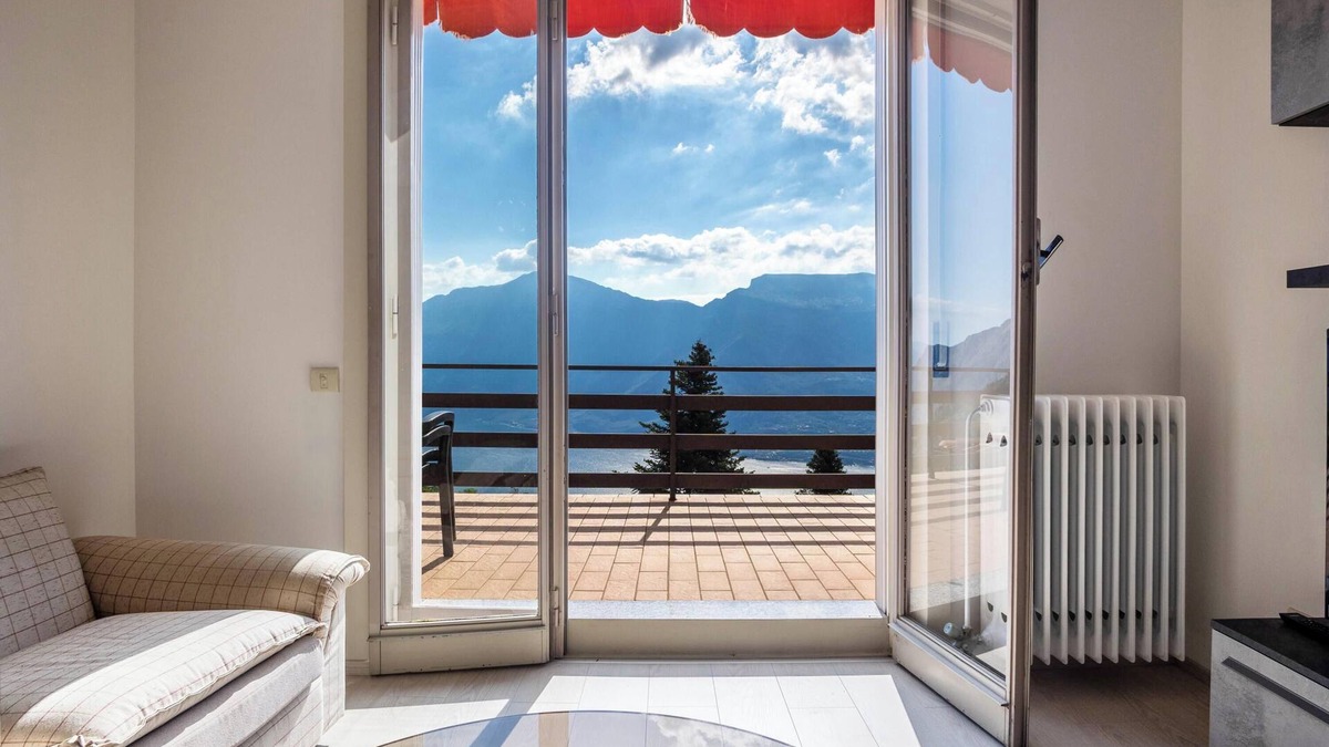 Campi Apartment | Holiday Apartment 'with Stunning Views' and Balcony
