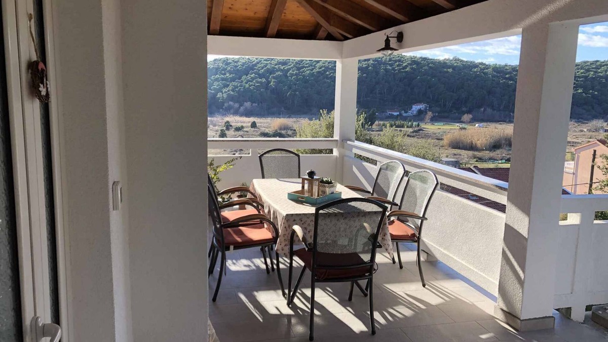 Kampor Apartment | Holiday apartment with air conditioning and terrace