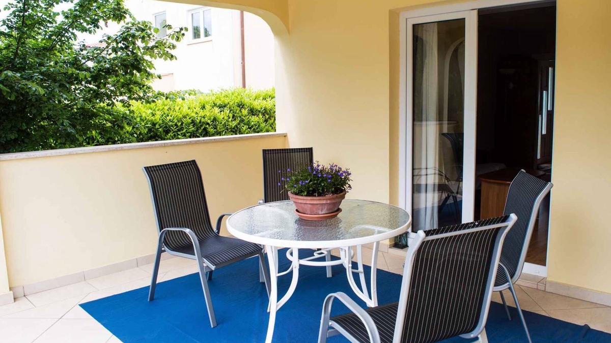 Njivice Apartment | Holiday apartment with air conditioning