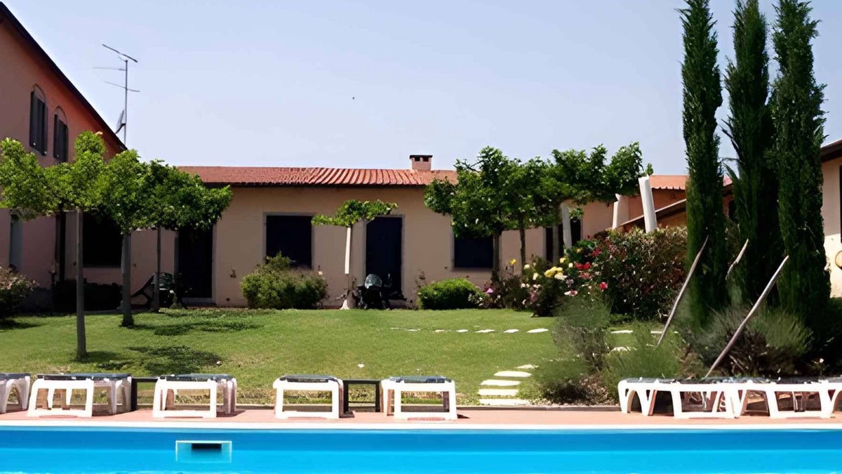 Santomato Apartment | Holiday apartment with air conditioning and outdoor pool