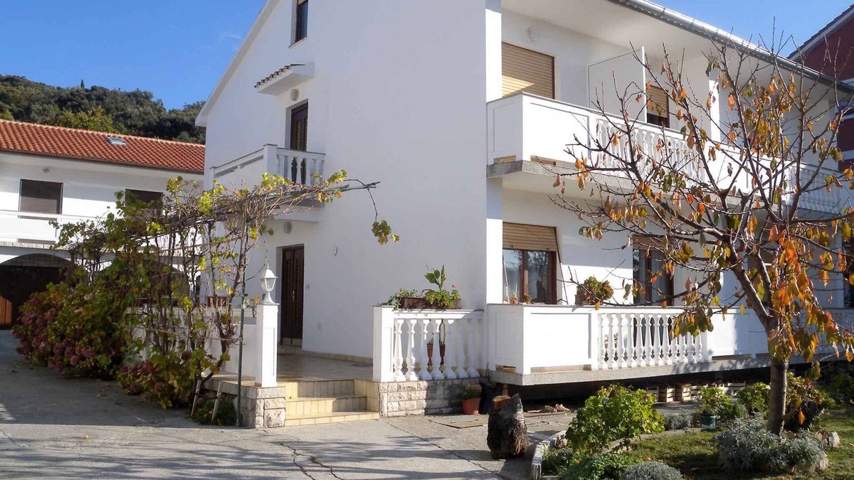 Kampor Apartment | Holiday apartment with private boat dock