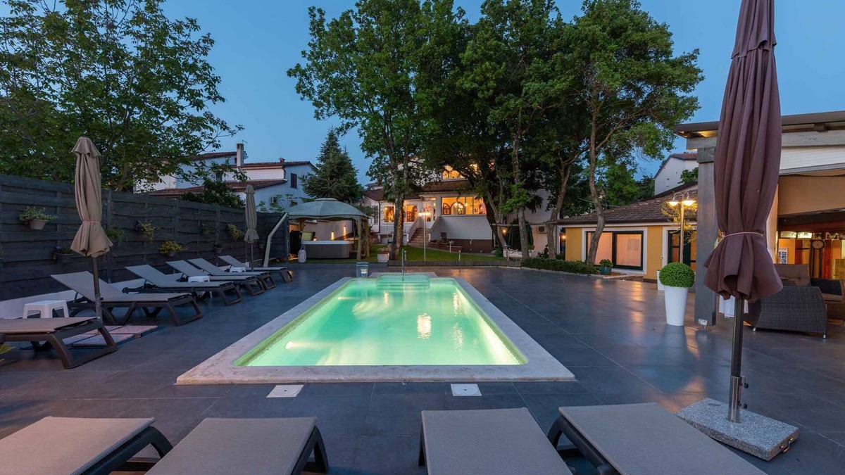 Kukci Apartment | Holiday apartment with pool and air conditioning