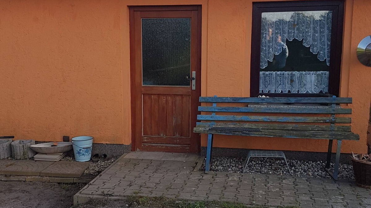 Bugewitz Apartment | Holiday Apartment 'Wohnung 2' with Shared Terrace, Shared Garden and Wi-Fi
