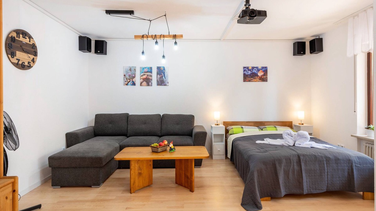 Badenweiler Apartment | Holiday Apartment 'Zwergenbau' with Shared Garden, Balcony and Wi-Fi