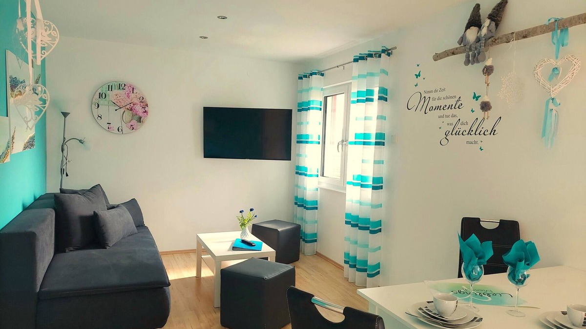 Vils Apartment | Holiday Apartment “Zugspitze” with Mountain View, Wi-Fi & Balcony