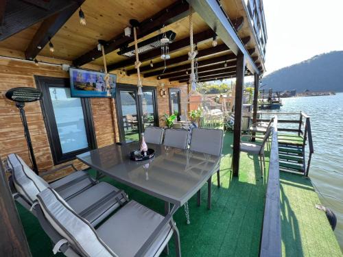 Bicaz Apartment | Holiday Bicaz Bungalows On The Lake