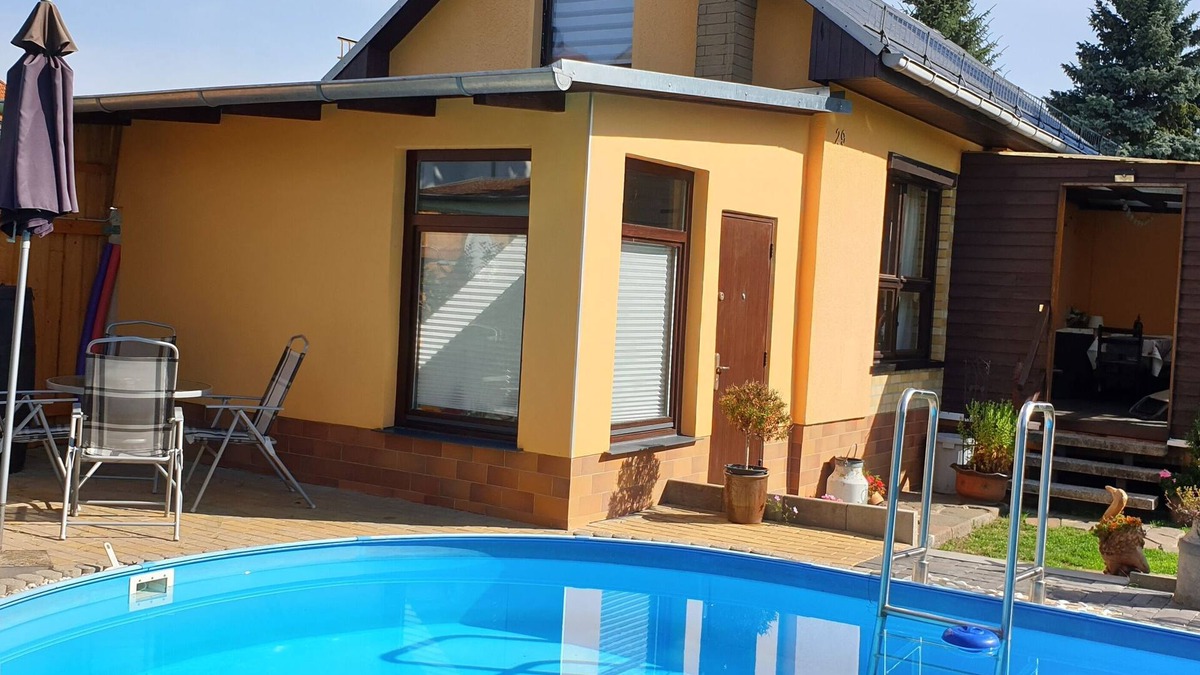 Colditz House | Holiday bungalow Deutrich with pool