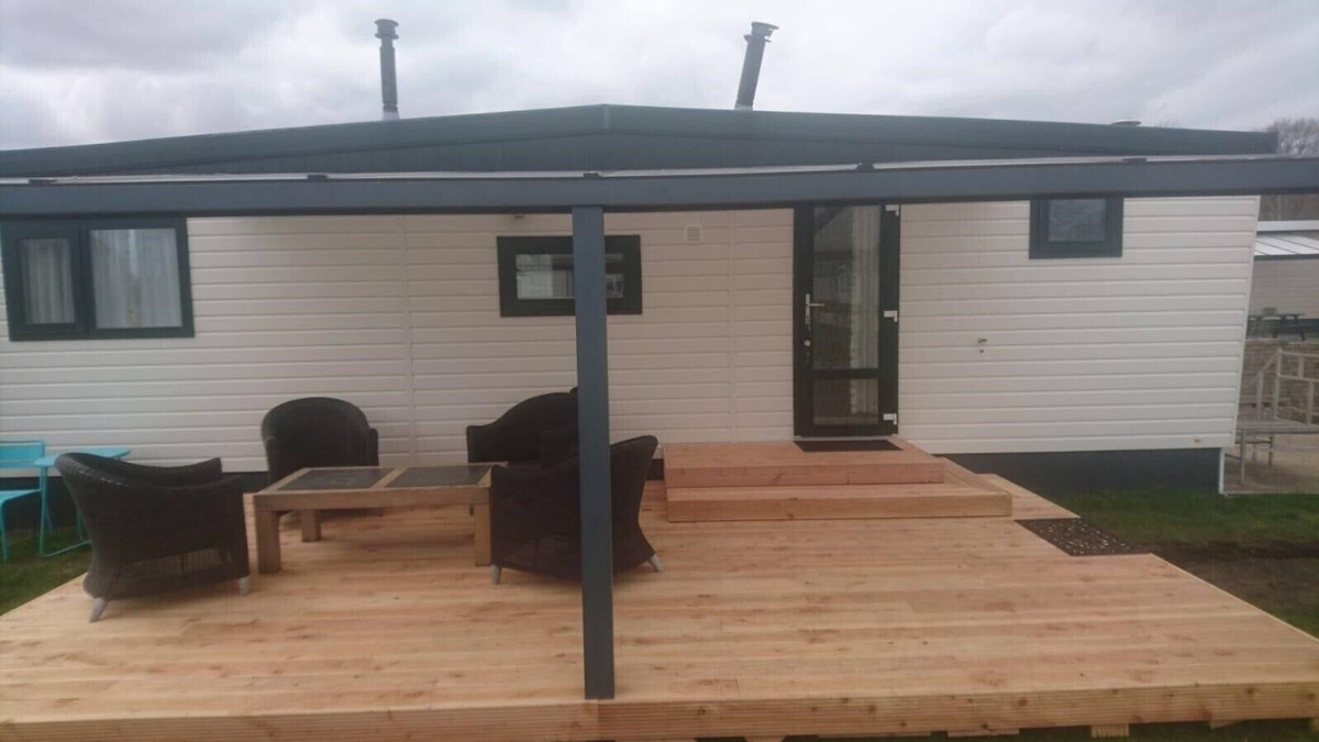 Paasloo House | Holiday chalet near the canals of Giethoorn (Dutch Venice) and National Park Weerribben - Wieden, beautiful nature and many beautiful animals such as the otter, kingfisher, deer, fox, buzzard, osprey, sea eagle, hawk and many others. Especially loved