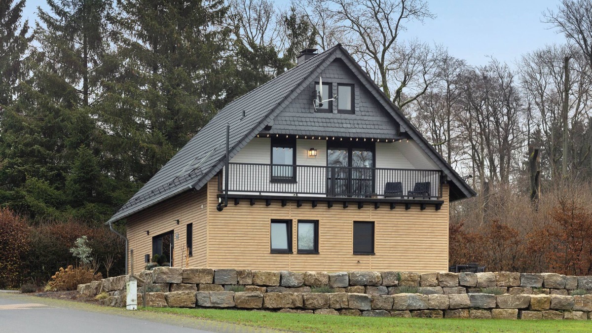 Langenbach bei Kirburg Apartment | Holiday Apartment 'Modern Holiday Apartment' with Shared Garden, Balcony and Wi-Fi