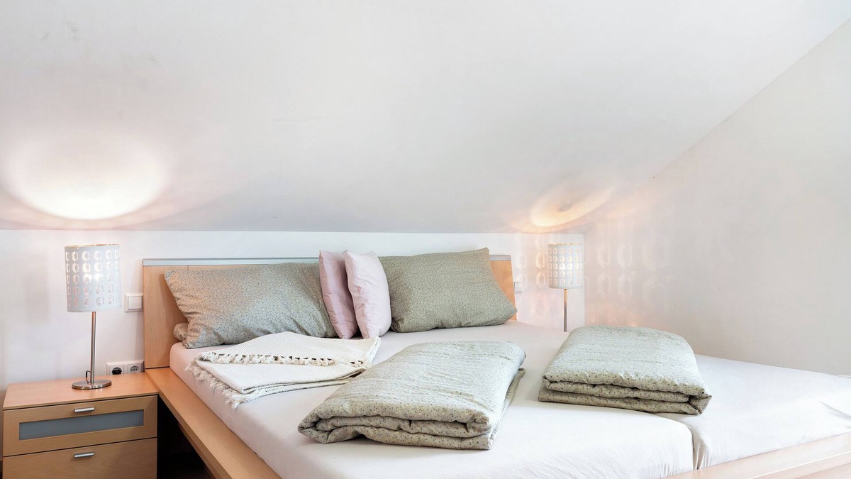 Leiselheim Apartment | Holiday Apartment 'Traube' with Shared Terrace, Shared Garden and Wi-Fi