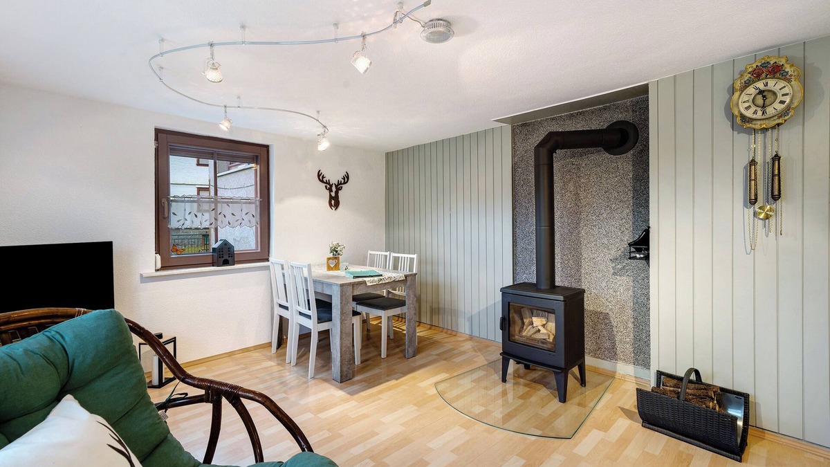 Schonach im Schwarzwald Apartment | Holiday Apartment 'Im Salzgässle' with Mountain View, Shared Garden and Wi-Fi