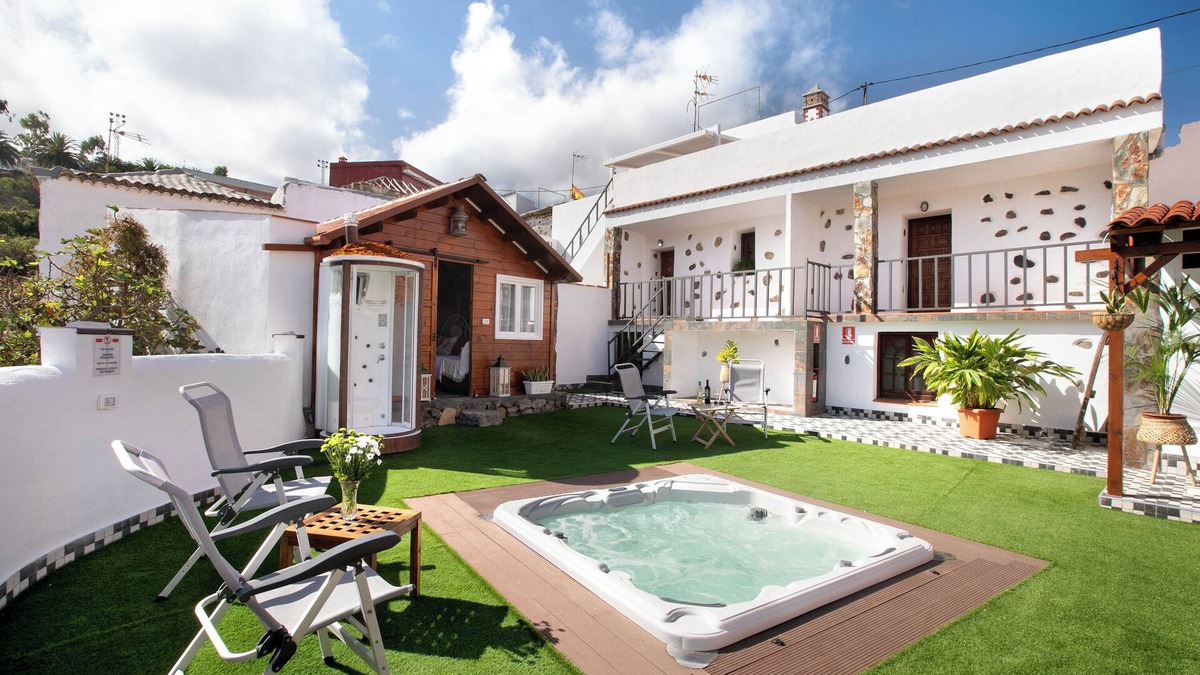 San Juan de la Rambla House | Holiday Home Los diablitos 2B with Mountain View, Balcony & Wi-Fi