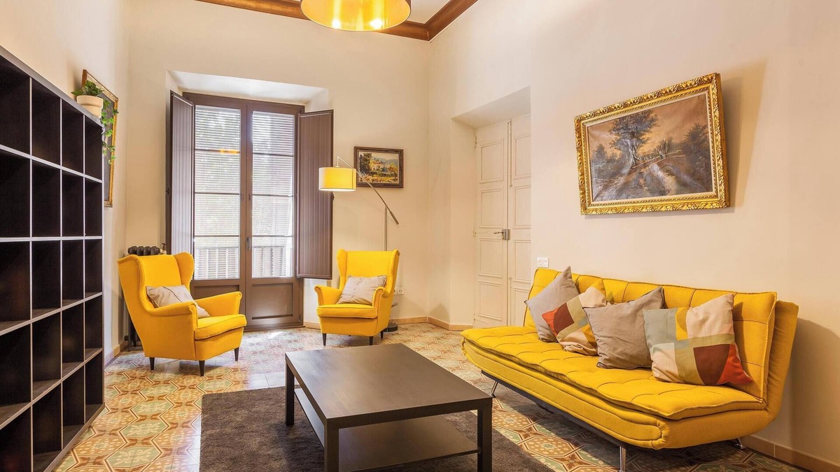 Vilafranca del Penedes Apartment | Holiday Home 'Apartament Merlot' with Shared Terrace, Balcony & Wi-Fi