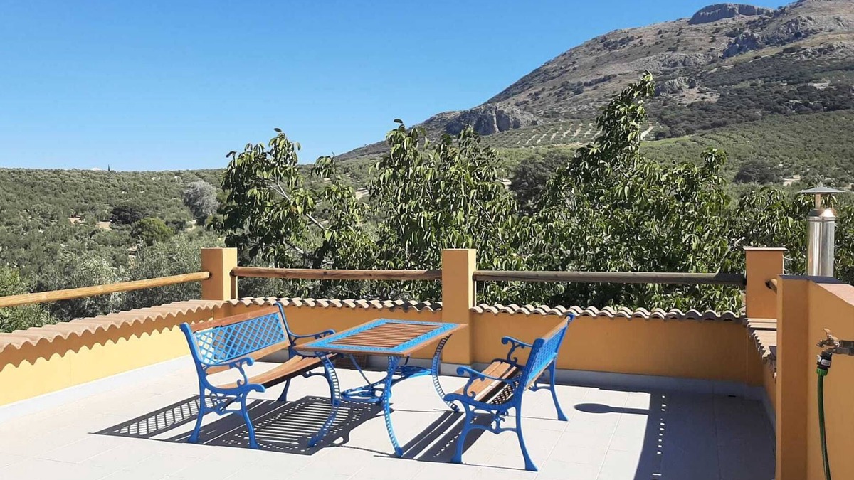 Villanueva del Trabuco House | Holiday Home 'Cortijo Ramonsillos' with Mountain View, Private Terrace and Wi-Fi