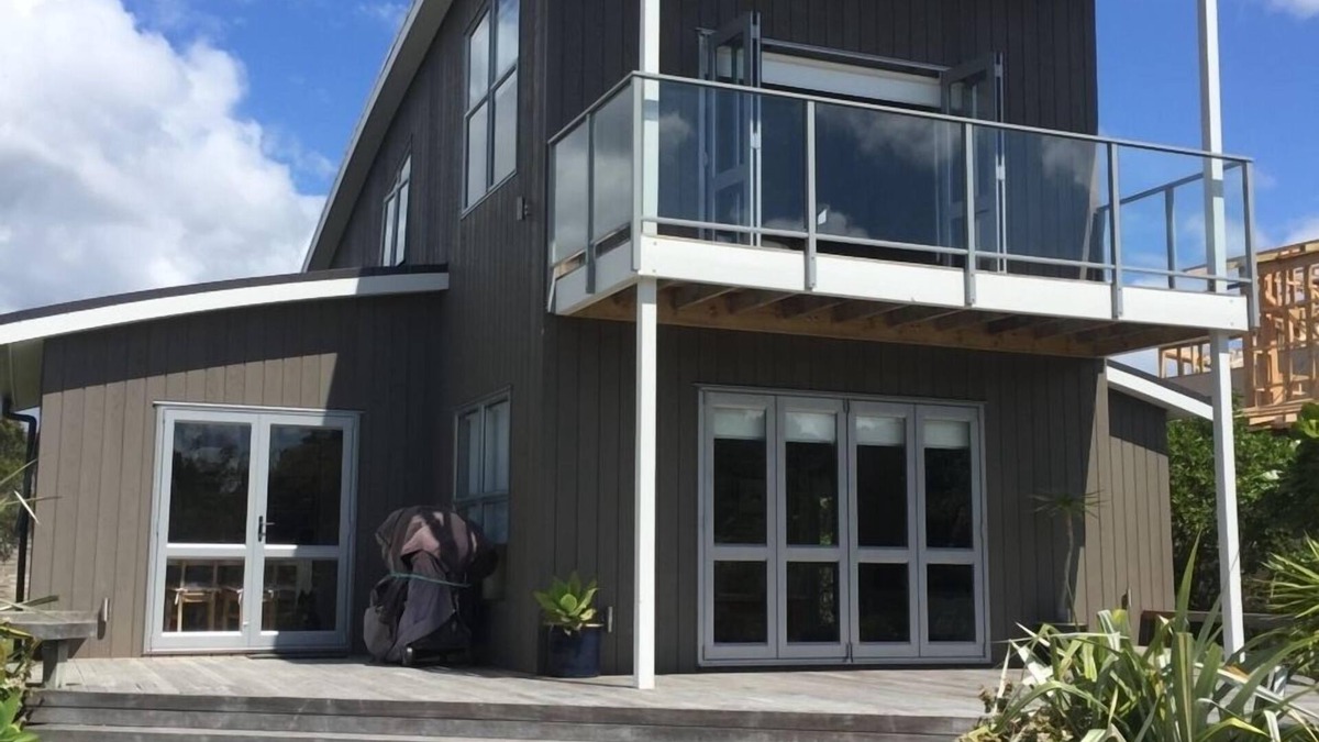 Matarangi House | Holiday Escape at the beach