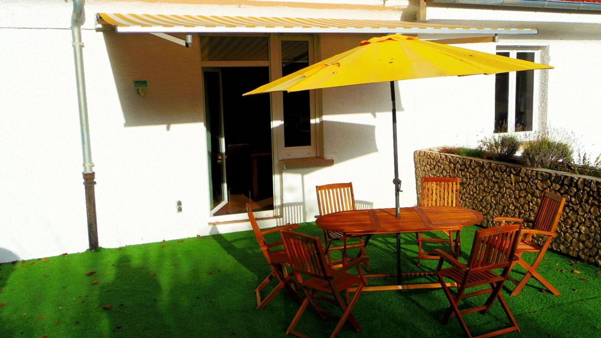 Schramberg Apartment | Holiday flat "Villa Fink Obergeschoss" with mountain view, private terrace and wifi.