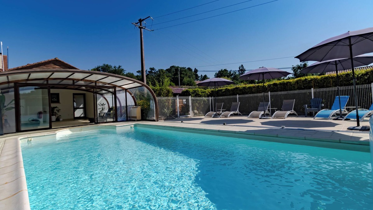 Castelnaud-la-Chapelle House | Holiday Home 'Liz' with Shared Pool, Wi-Fi and Air Conditioning
