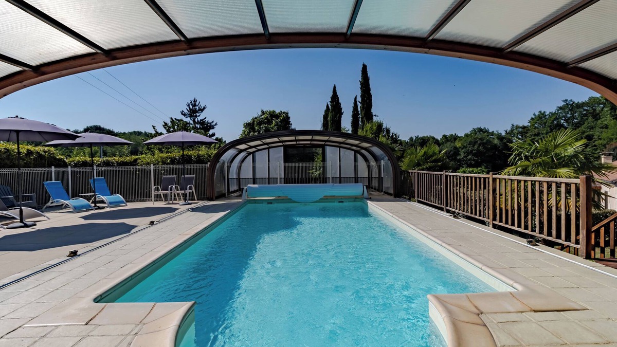 Castelnaud-la-Chapelle House | Holiday Home 'Maison Iris' with Shared Pool, Wi-Fi and Air Conditioning