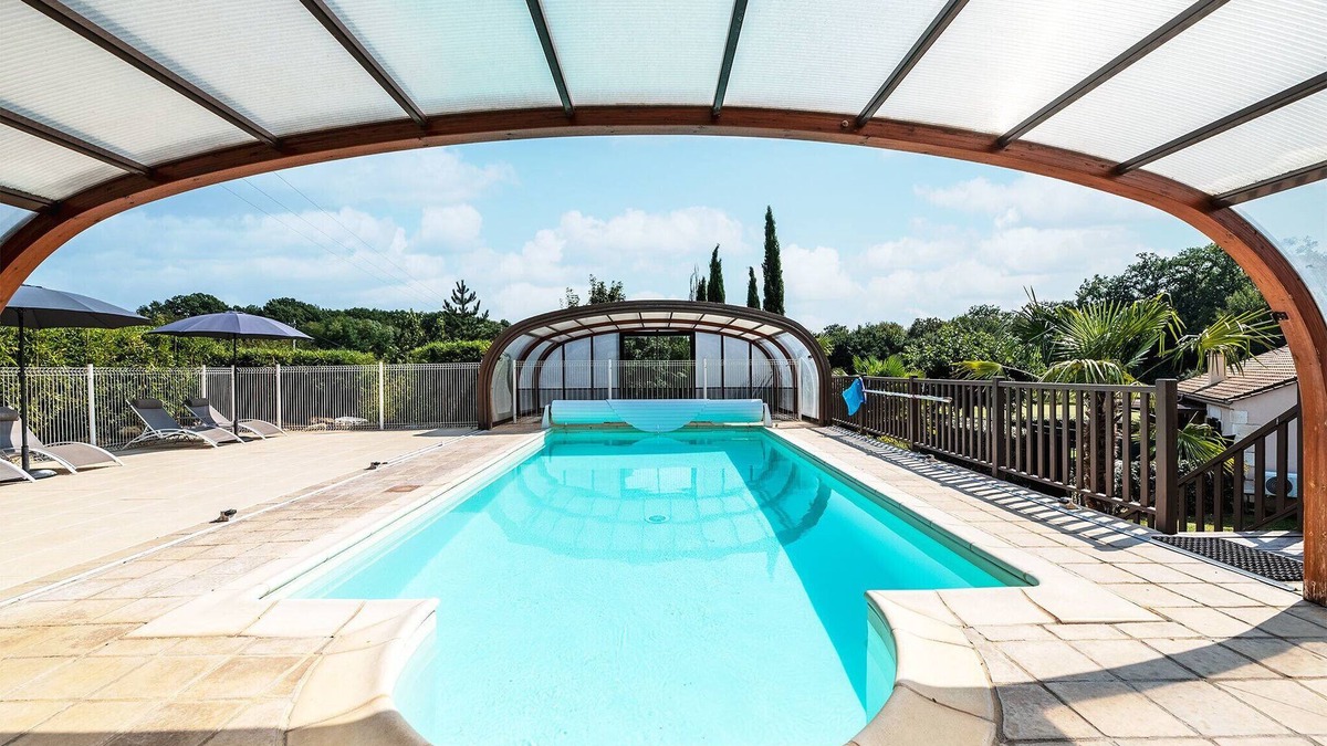 Castelnaud-la-Chapelle House | Holiday Home 'Hyacinthe' with Shared Pool, Wi-Fi and Air Conditioning