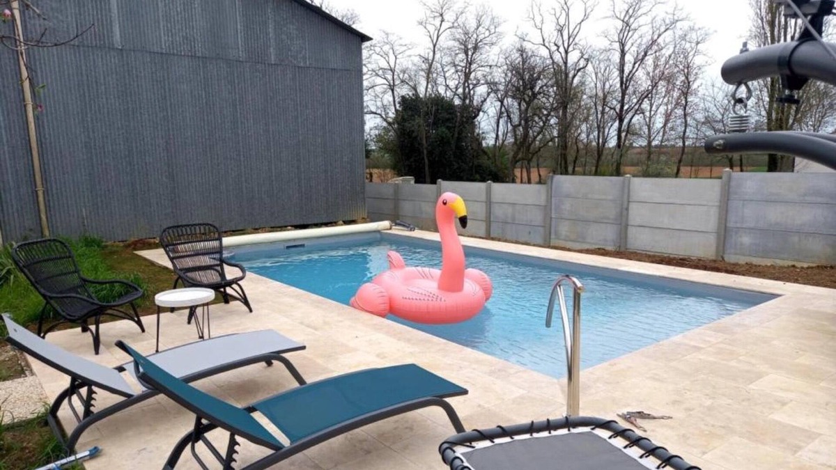 Mareuil-Sur-Lay-Dissais House | Holiday Home 'Gite Entre Terre Et Mer Gd Studio' with Shared Pool, Wi-Fi and Air Conditioning