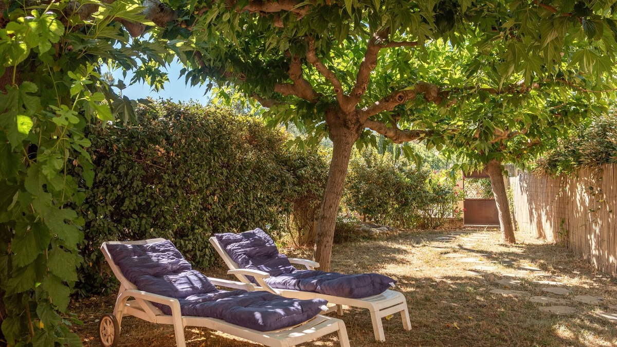 Montesquieu-des-Alberes House | Holiday Home 'Saint Pierre' with Mountain View, Wi-Fi and Air Conditioning
