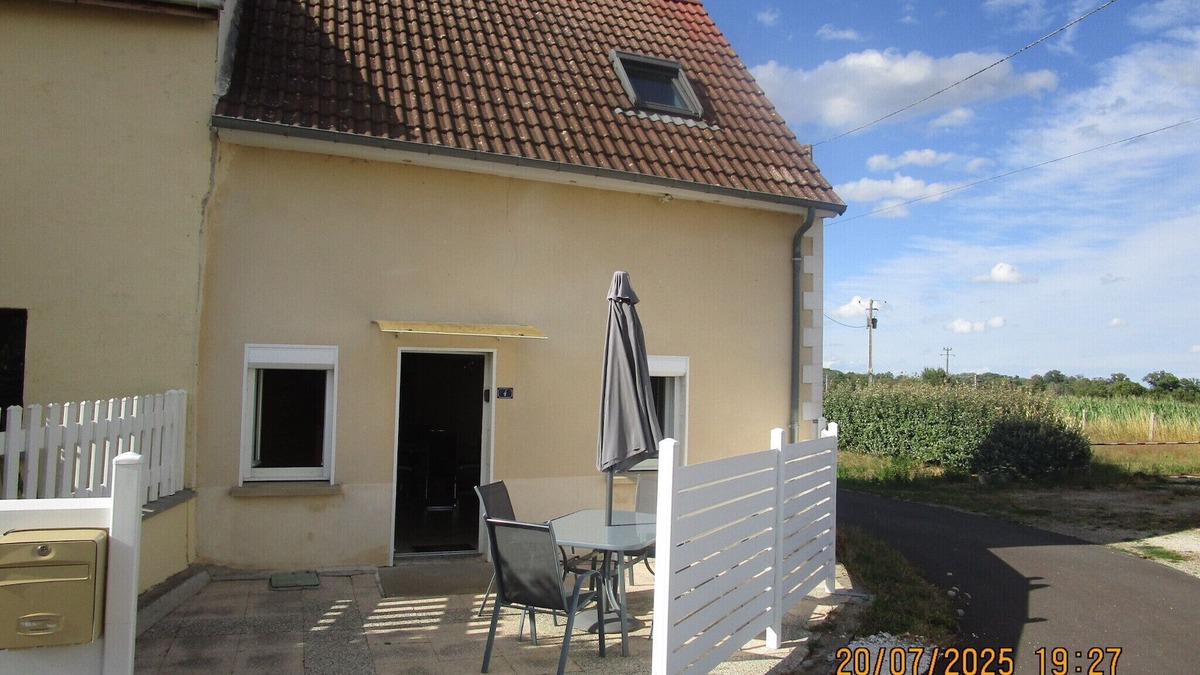 Saint-Firmin-sur-Loire House | Holiday Home 'Les Sassiers' with Lake View, Shared Terrace and Wi-Fi