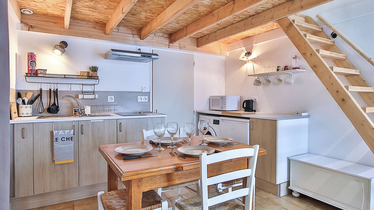 Saint-Julien-des-Landes Apartment | Holiday Apartment "Studio Le Petit Julien" with Shared Garden & Wi-Fi