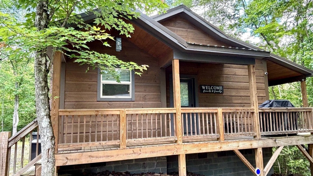 Murphy Cabin | Holiday Getaway to the Mountains of Murphy, NC Cabin with a Hot Tub and Fire Pit