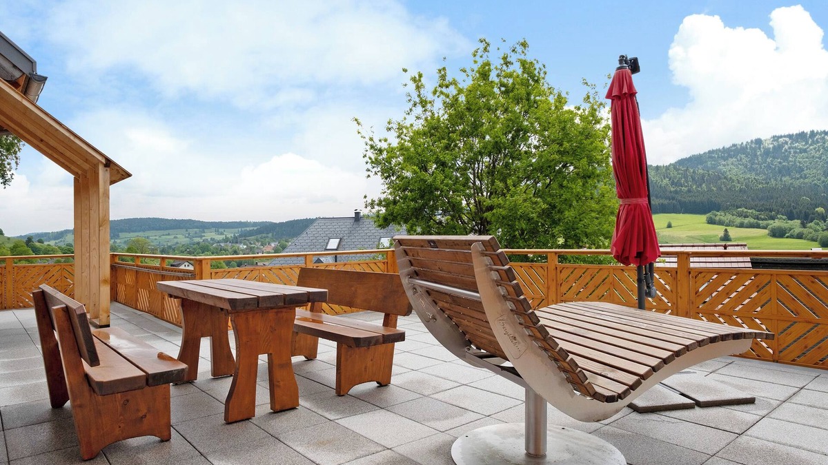 Bernau House | Holiday Home 'Chalet Schonzeit' with Mountain View, Private Terrace and Wi-Fi