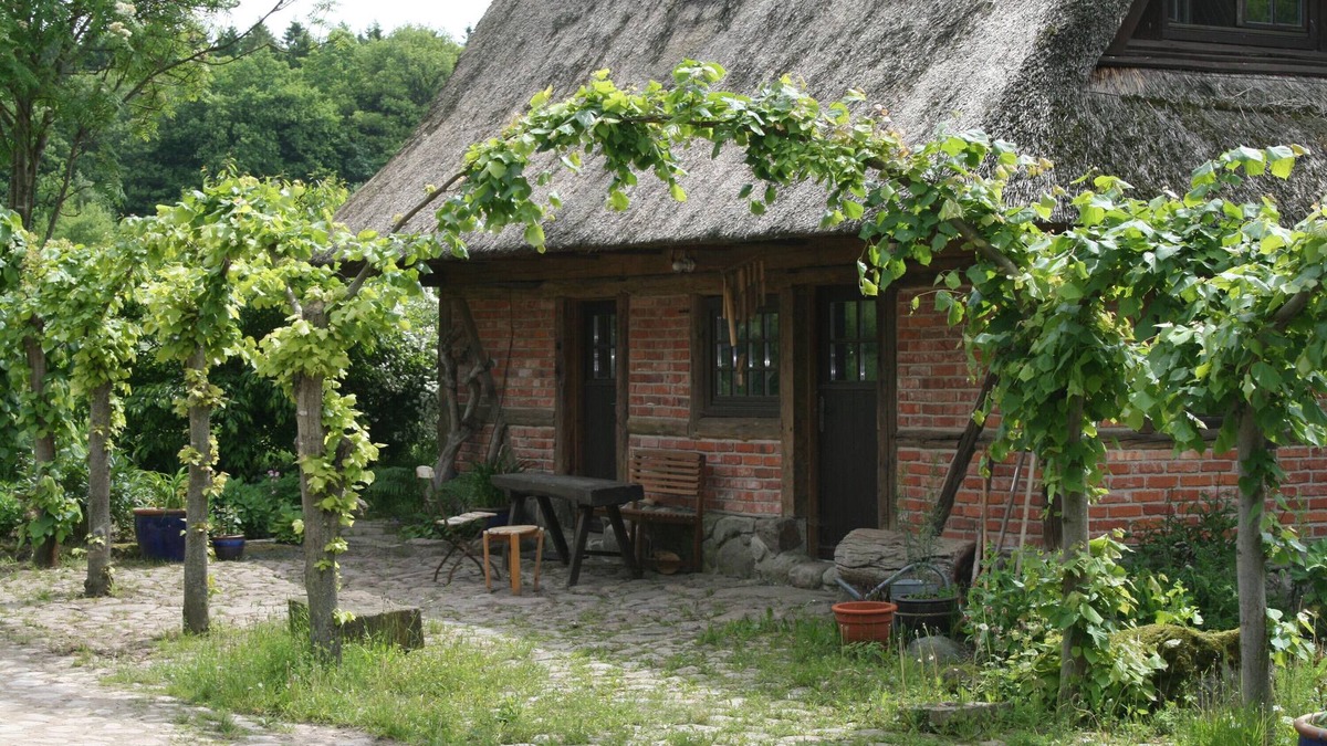 Kalkhorst House | Holiday Home 'Im Grünen' with Private Terrace, Private Garden and Wi-Fi