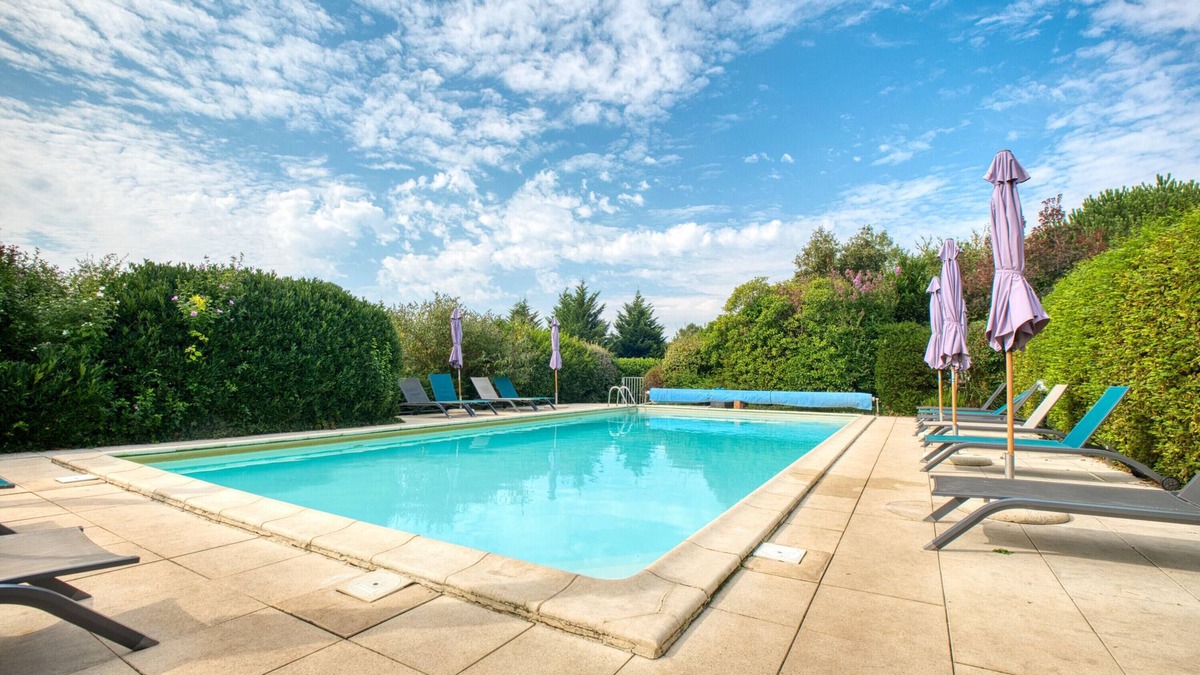 Le Buisson-de-Cadouin House | Holiday Home 'La Bergerie' with Shared Pool, Private Terrace and Wi-Fi