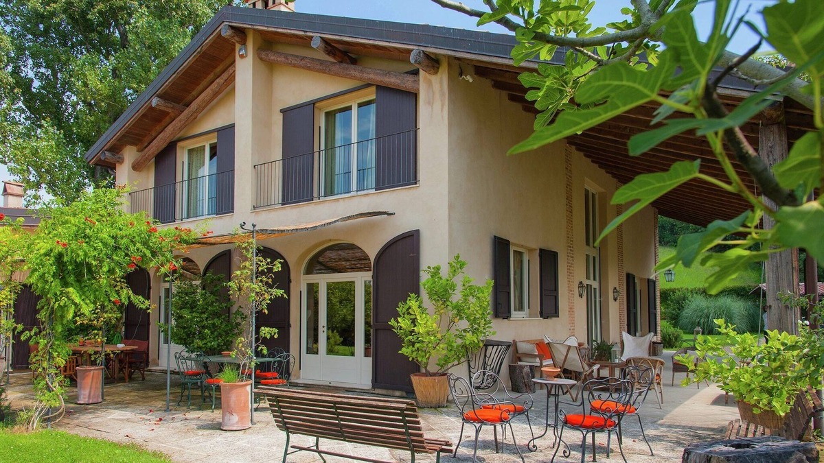 Sariano Apartment | Holiday Home in Carpaneto near Castles & Pool