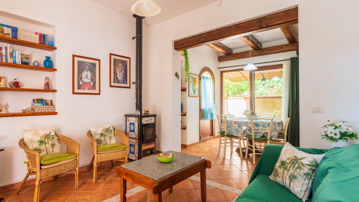Santa Maria Navarrese House | Holiday Home 'Sa Domu De Ettore' with Private Terrace, Wi-Fi and Air Conditioning