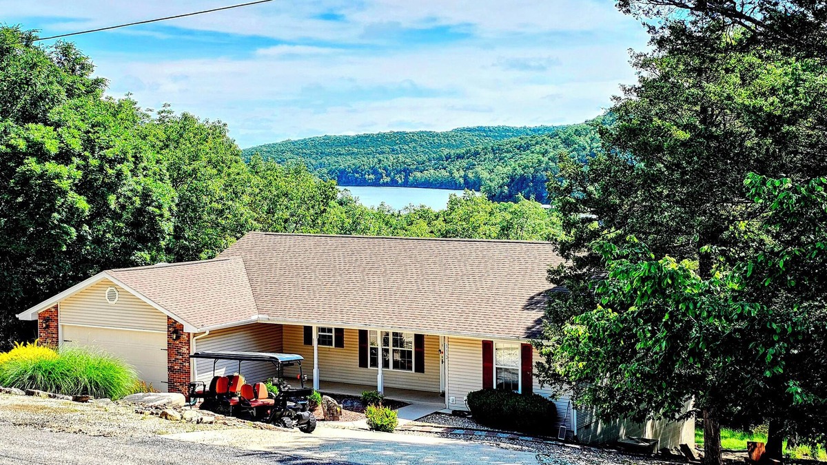 Holiday Island House | Holiday Haven On The Island! nSleeps 12! Fire pit! 6-Seater Golf Cart option!