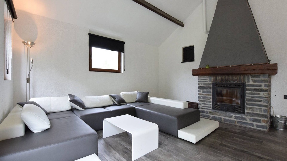 La Roche-en-Ardenne House | Holiday Home in Ardennes with Pool & Jacuzzi