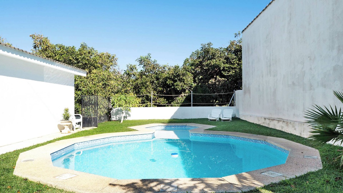 Barrio Nuevo House | Holiday Home 'Villa Disfrutones' with Private Pool, Terrace and Garden