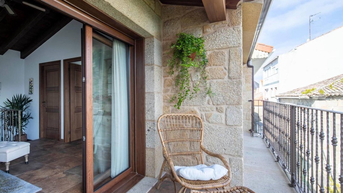 Carril House | Holiday Home 'Fogar Da Roda' with Private Terrace, Balcony and Wi-Fi