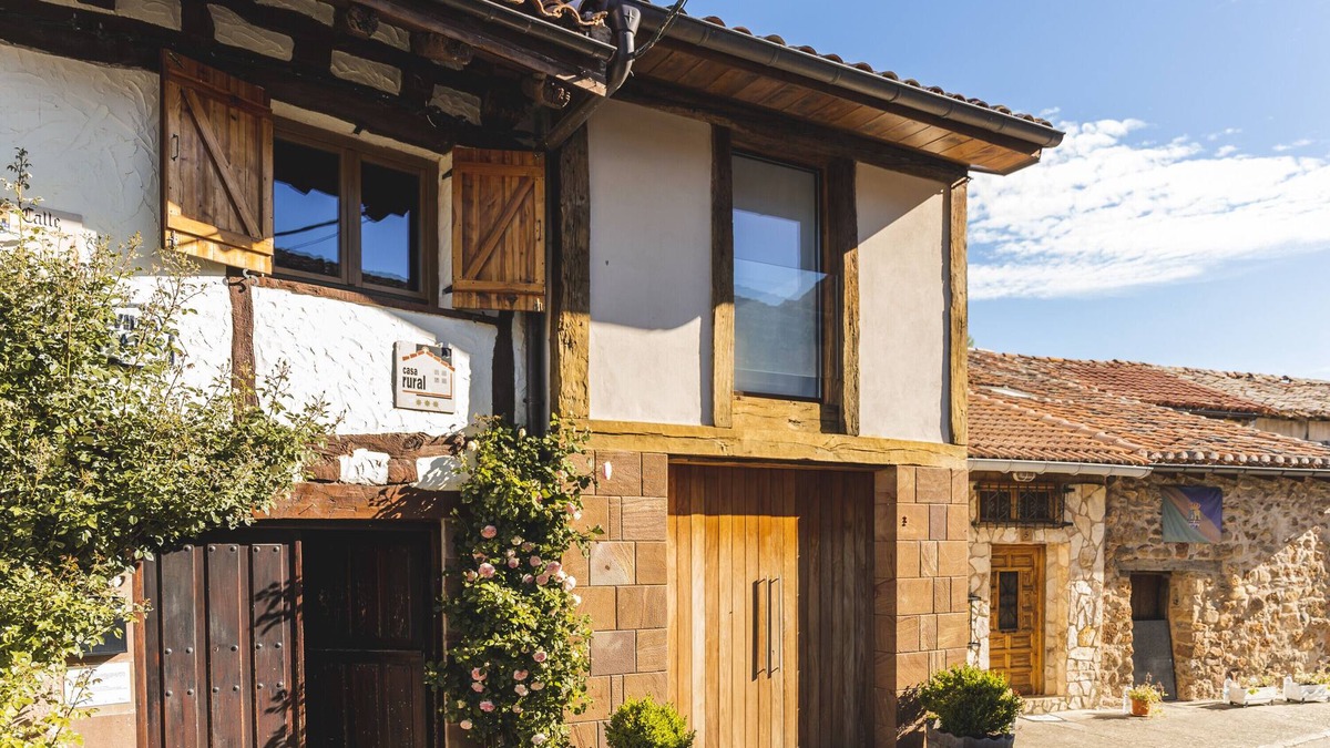 Villasur de Herreros House | Holiday Home 'Casa Rural Villapajar' with Mountain View, Private Garden and Wi-Fi