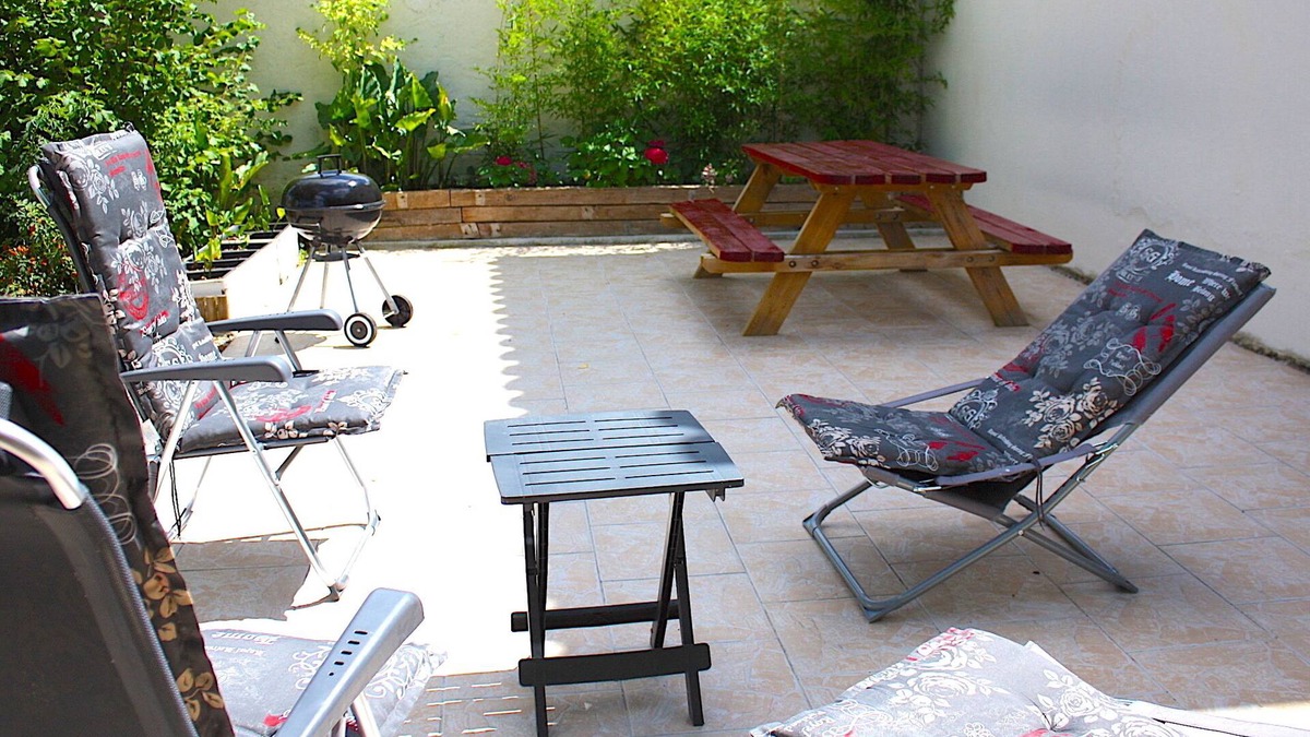 Beaumont-du-Perigord House | Holiday Home with private garden and terrace in Beaumont-du-Perigord